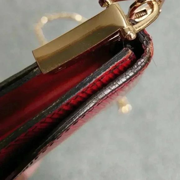 LOUIS VUITTON Epi Art Deco Clutch Red on chain - Picture 6 of 16